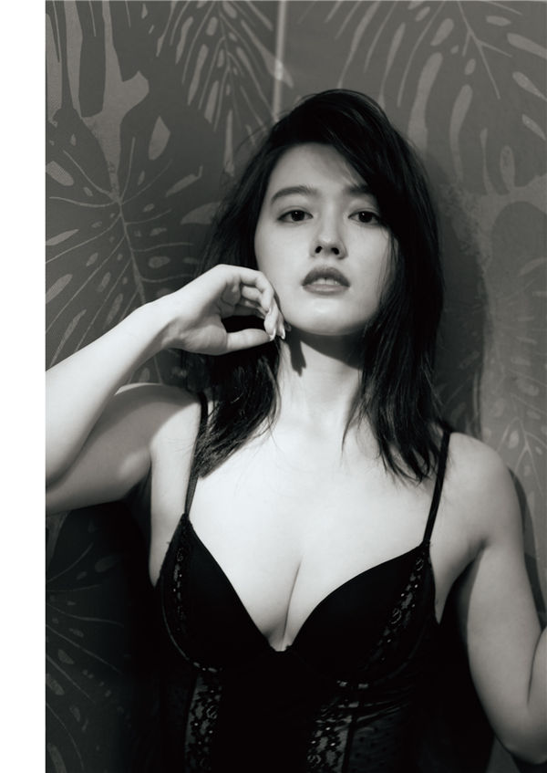 久住小春写真集《moment》高清全本[150P]