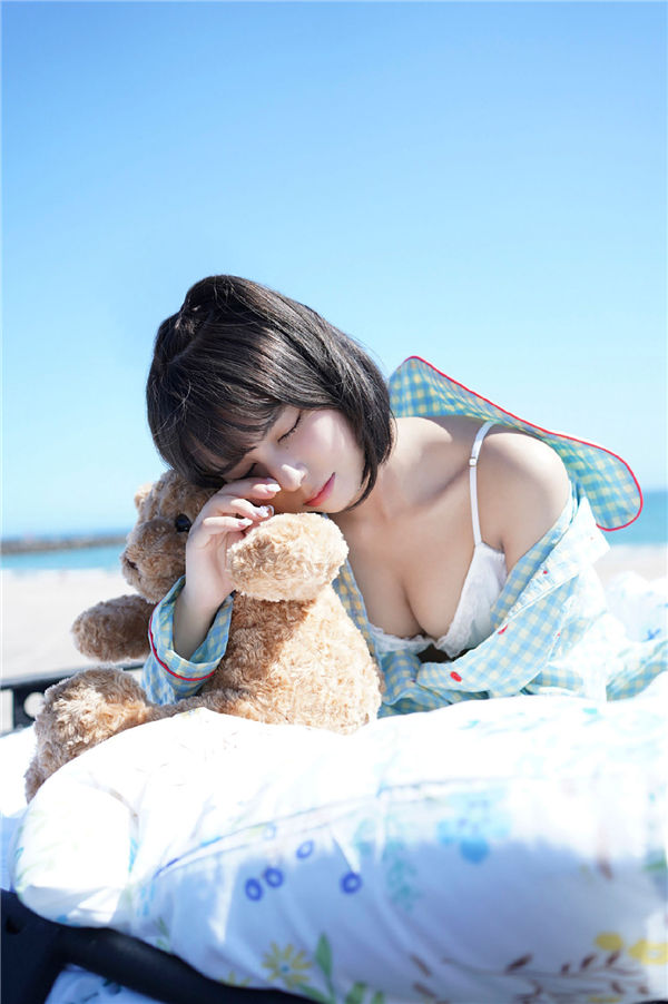 宫崎あみさ写真集《SLEEPING GIRL ～眠れる海の美少女～》高清全本[76P]