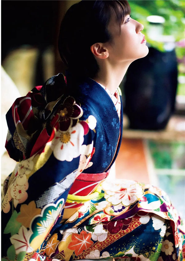 前岛亚美写真集《白群》高清全本[101P]