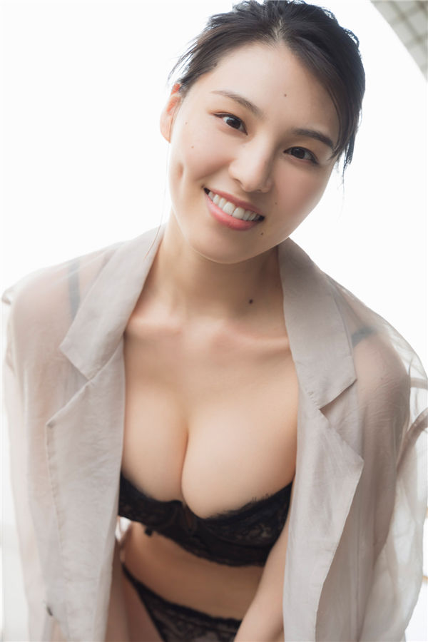 相乐伊织写真集《のぞいてみる？》高清全本[82P]