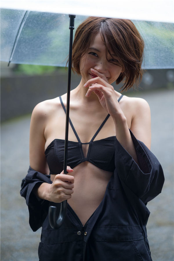 山崎真实写真集《Black》高清全本[52P]