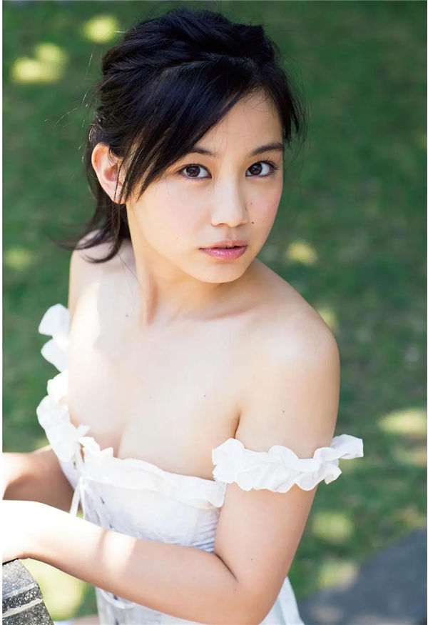 伊藤优衣1ST写真集《with YUI》高清全本[81P]