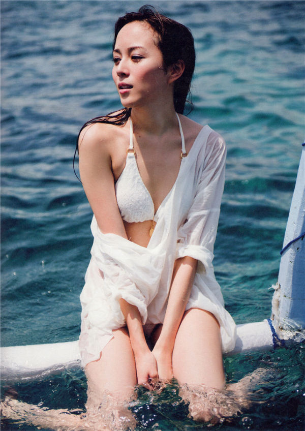 比嘉爱未1ST写真集《Clear》高清全本[97P]