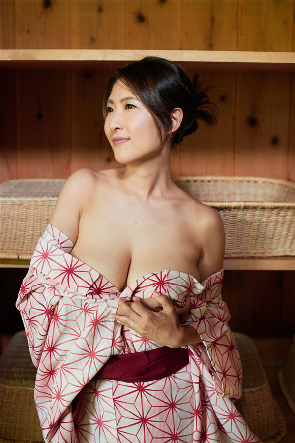 古濑绘理写真集《スイカップの湯》高清全本[59P]