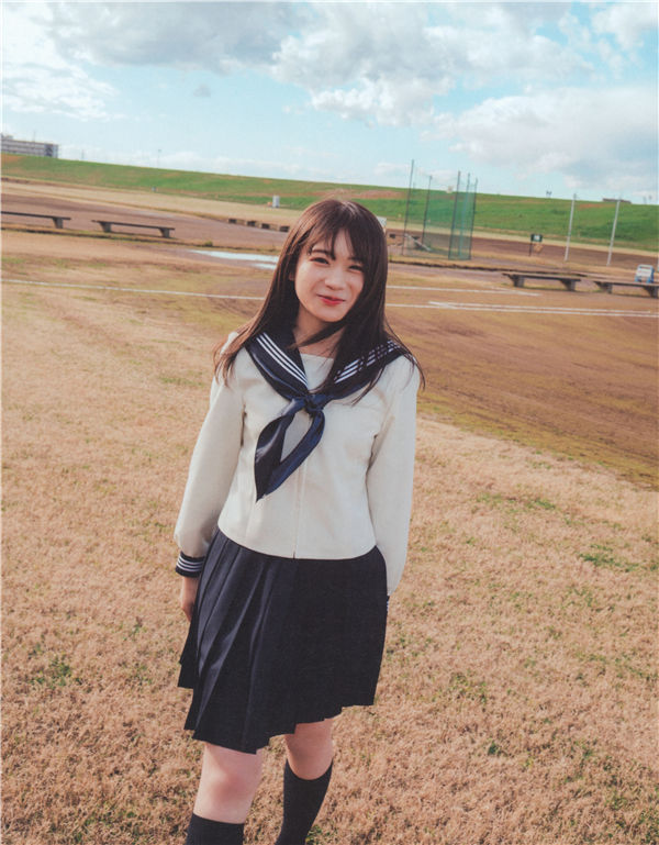 秋元真夏写真集《振り返れば、乃木坂》高清全本[161P]