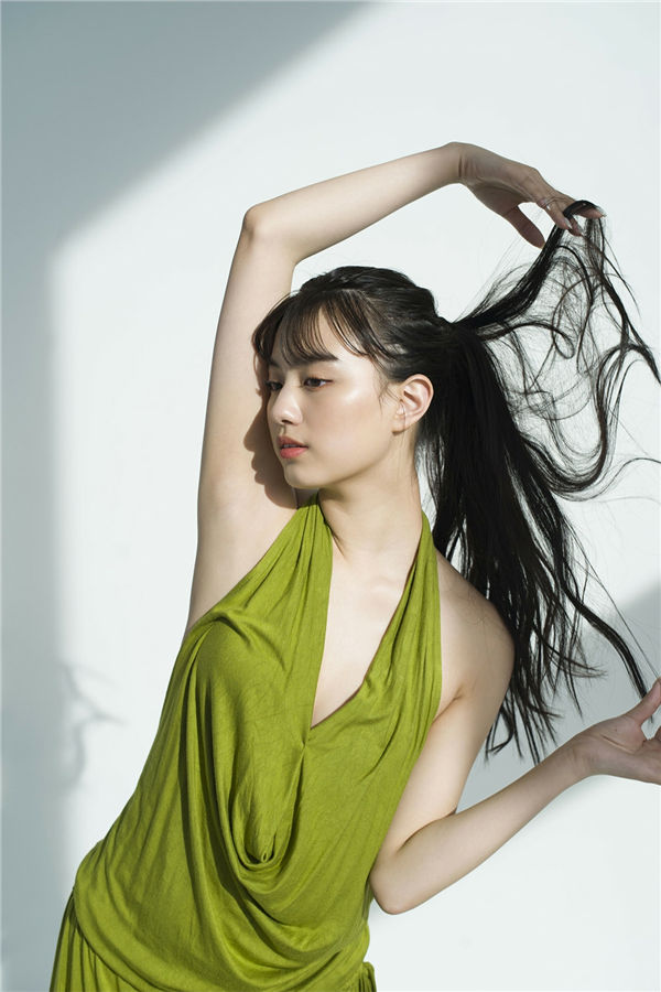 鹤嶋乃爱写真集《秘密》高清全本[225P]