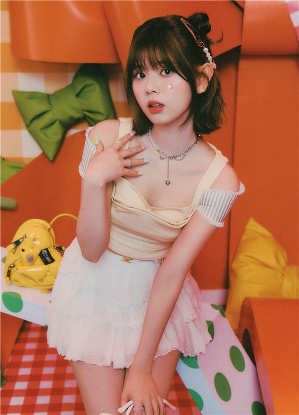 NiziU写真集《Press Play》高清全本[70P]