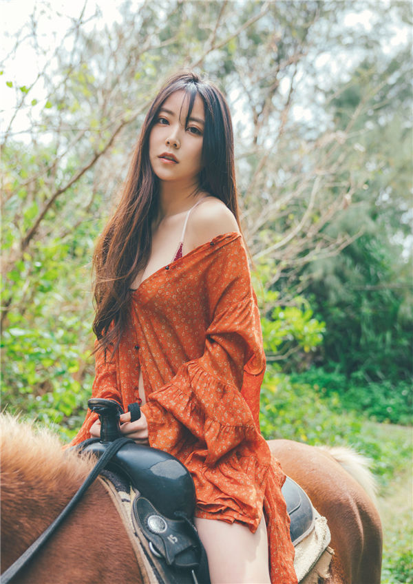 白间美瑠写真集《Aventure》高清全本[161P]