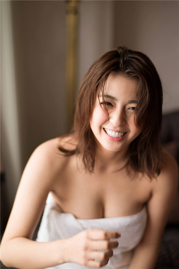 柳百合菜写真集《揺れる想い。》高清全本[63P]