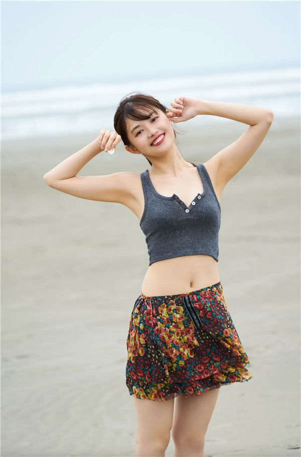 森日菜美写真集《海辺のあの子》高清全本[58P]