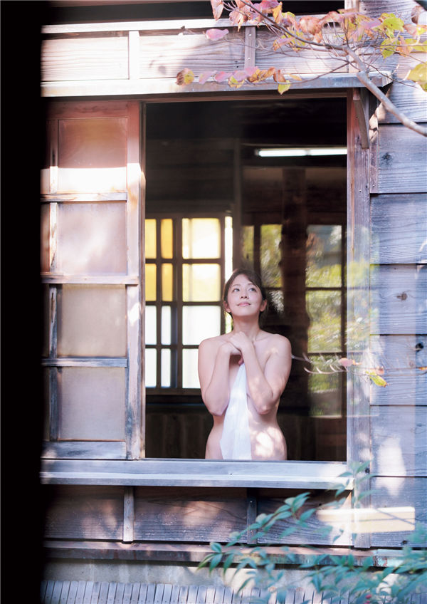 本乡杏奈写真集《Touch♡》高清全本[88P]