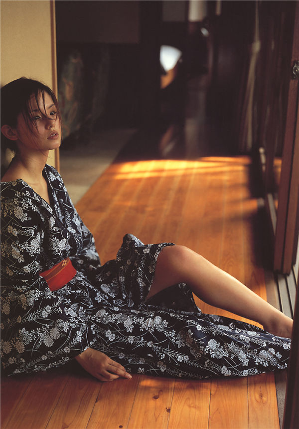 小西真奈美写真集《27》高清全本[160P]