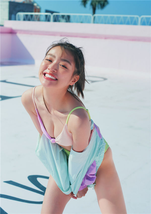 内田理央写真集《PEACH GIRL》高清全本[156P]