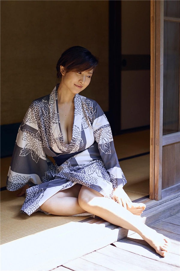 古濑绘理写真集《スイカップの湯》高清全本[59P]