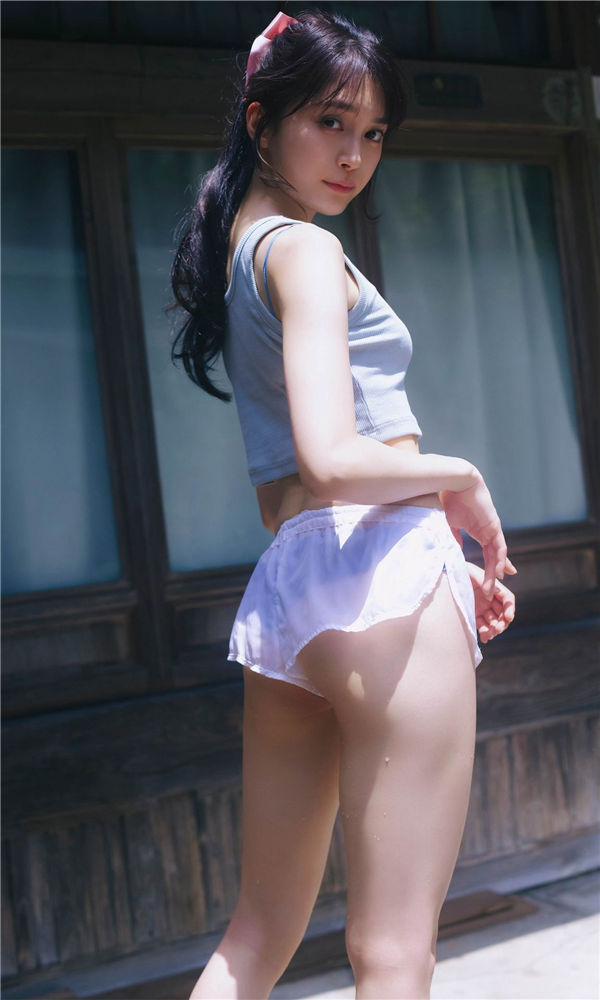 小山璃奈写真集《紅い花》高清全本[50P]