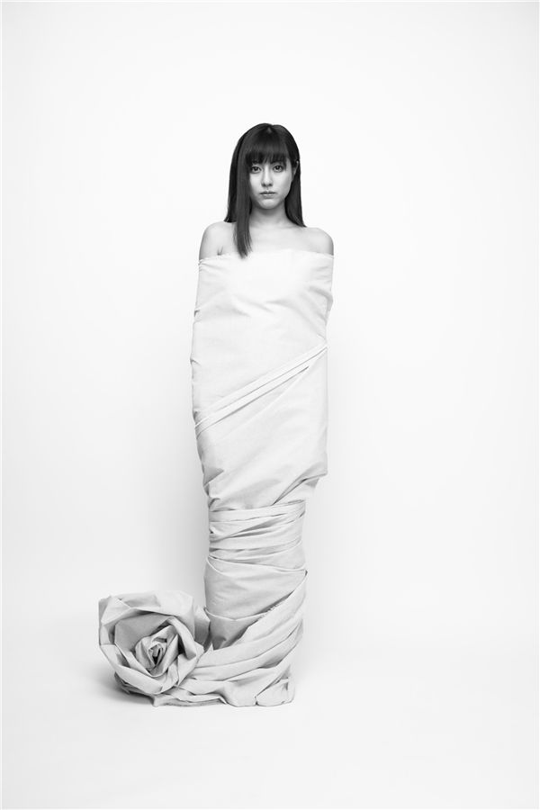 杉本有美写真集《杉本有美×松田忠雄 yumi-mono-chrome》高清全本[73P]