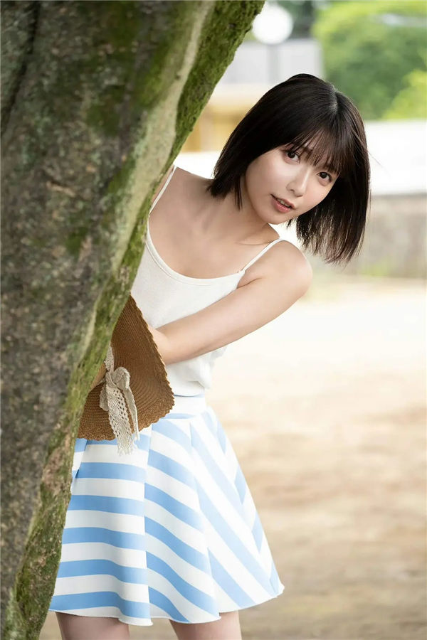 月埜ヒスイ写真集《半径数メートルの夏》高清全本[54P]