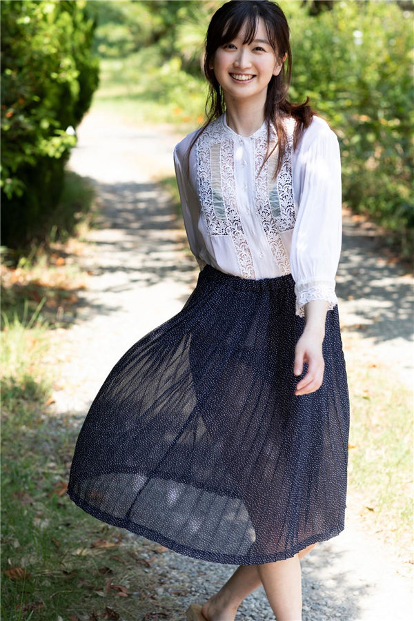 黑木绫乃写真集《学習院卒深窓のビキニ令嬢》高清全本[53P]