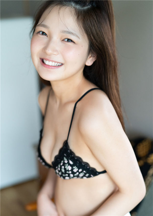 福留光帆写真集《正直、カワイイ！》高清全本[57P]