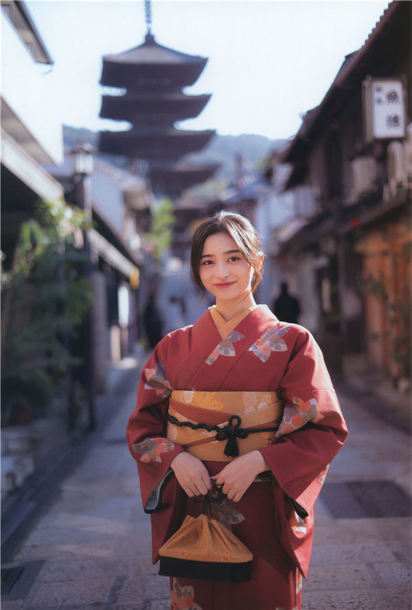 山下美月&amp;贺喜遥香&amp;井上和写真集《TRIANGLE magazine 01》高清全本[137P]