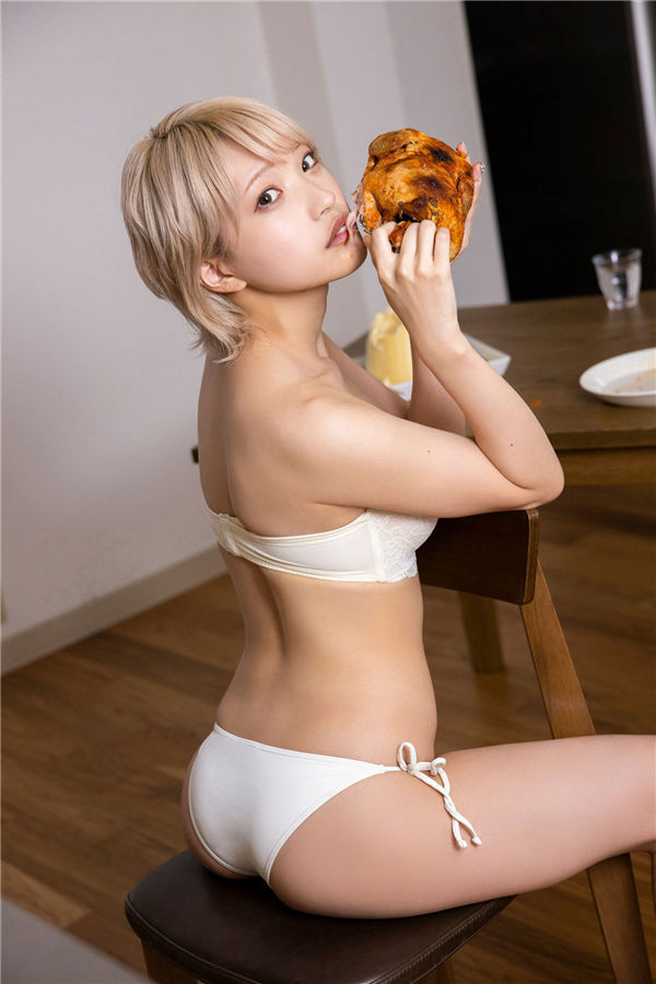 东条ゆりあ写真集《東條ゆりあが水着で大食い》高清全本[39P]