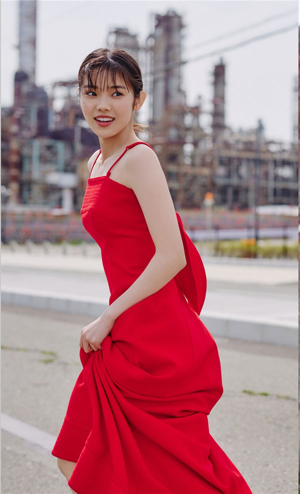 志田琥珀写真集《少女と大人の狭間で》高清全本[54P]