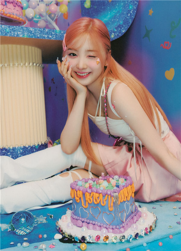 NiziU写真集《Press Play》高清全本[70P]