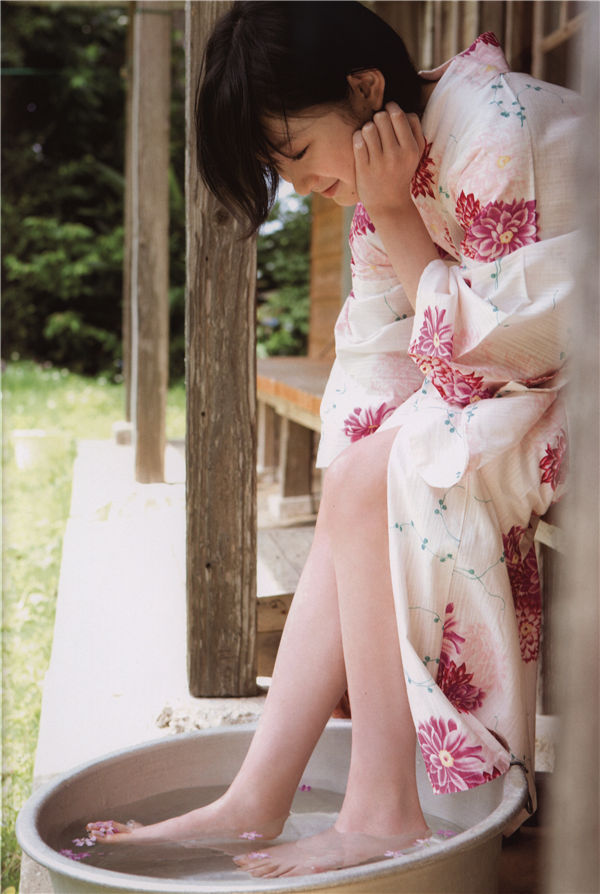 宫本佳林1ST写真集《佳林》高清全本[105P]