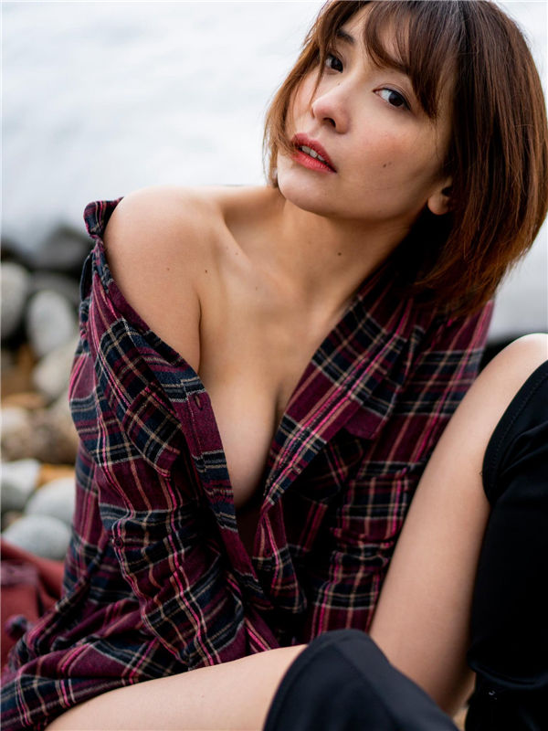 山崎真实写真集《silent》高清全本[79P]