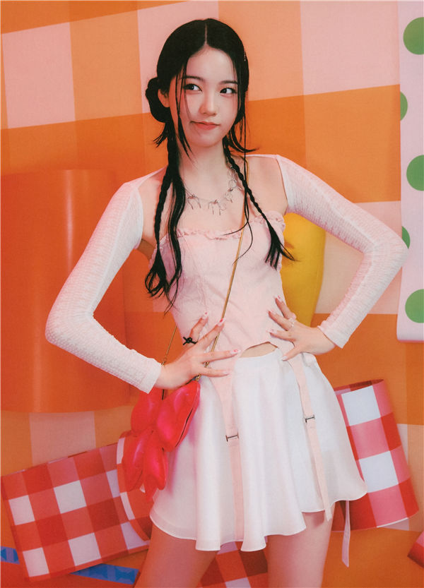 NiziU写真集《Press Play》高清全本[70P]