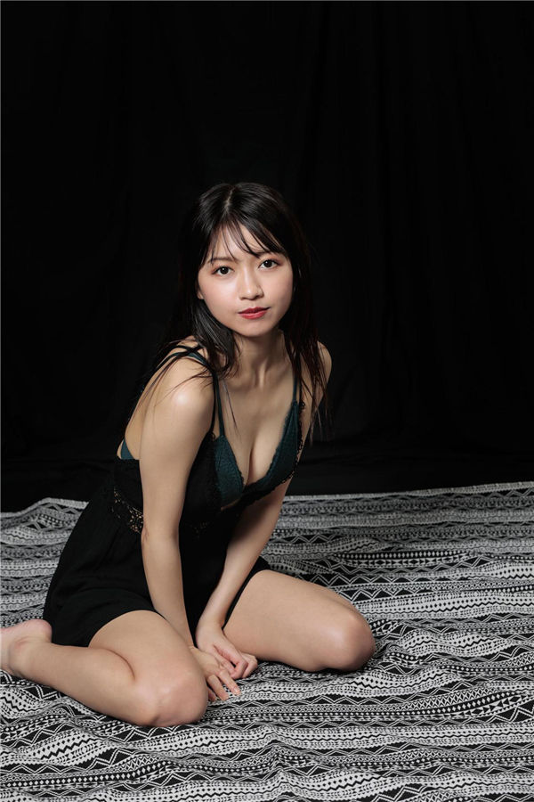 辻谷エミリ写真集《ベイビィフェイス》高清全本[129P]