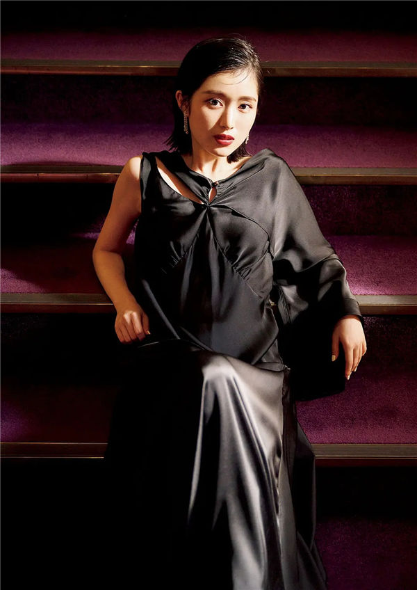 福本莉子写真集《Grace》高清全本[153P]