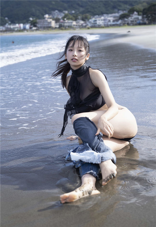 华村飞鸟写真集《ビキニでシャワー》高清全本[72P]