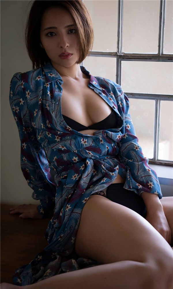 水崎绫女写真集《恋慕る》普清全本[43P]