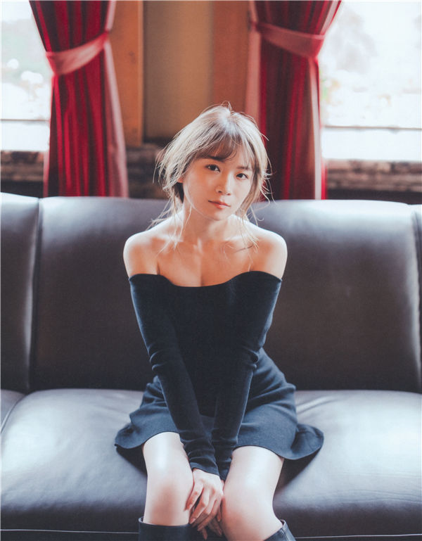 秋元真夏写真集《振り返れば、乃木坂》高清全本[161P]