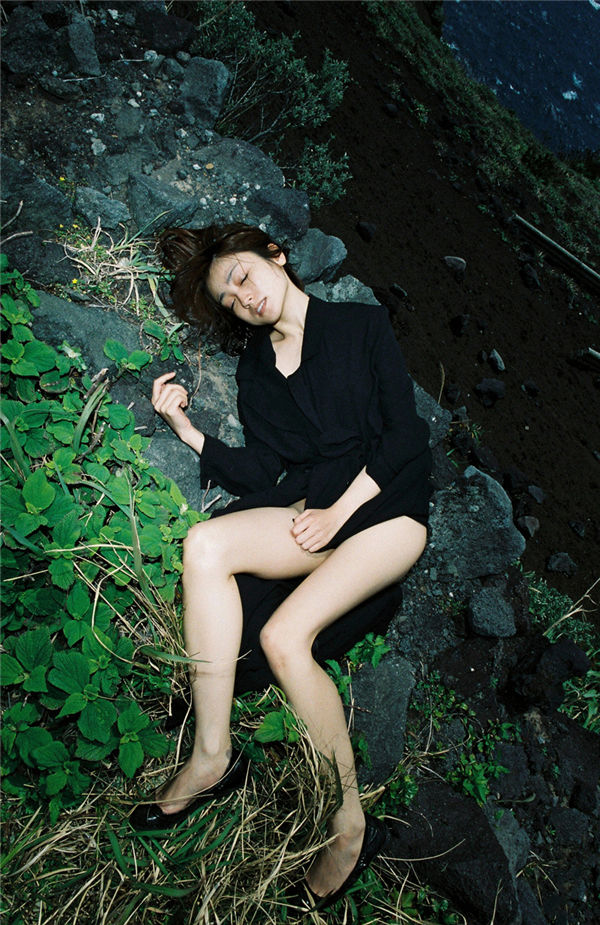 安达佑实写真集《[WPB-net] No.161 Yumi Adachi 安達祐実「Chapter」》高清全本[160P]