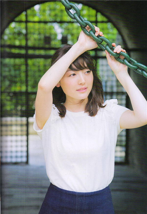 花泽香菜写真集《遠い口笛》高清全本[95P]