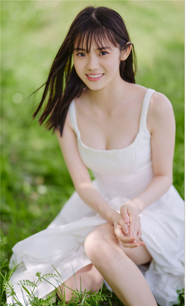 志田琥珀写真集《少女と大人の狭間で》高清全本[54P]