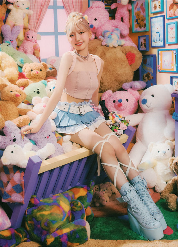 NiziU写真集《Press Play》高清全本[70P]