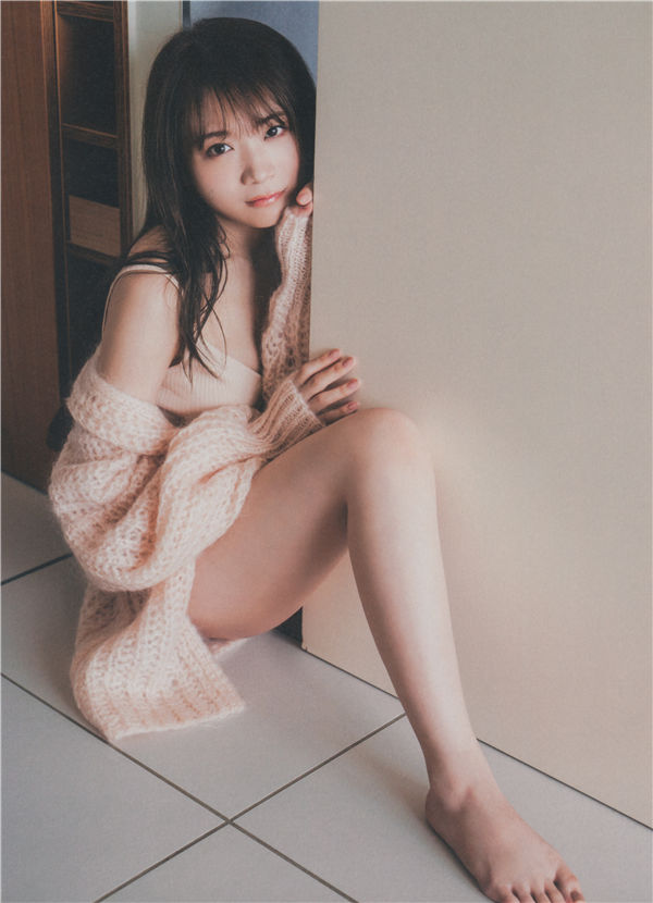 秋元真夏写真集《振り返れば、乃木坂》高清全本[161P]