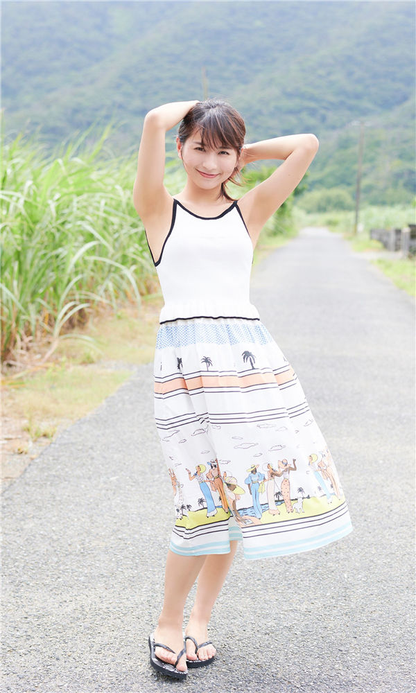 龙梦柔写真集《『中国のシンデレラ』、衝撃の初登場！》高清全本[51P]