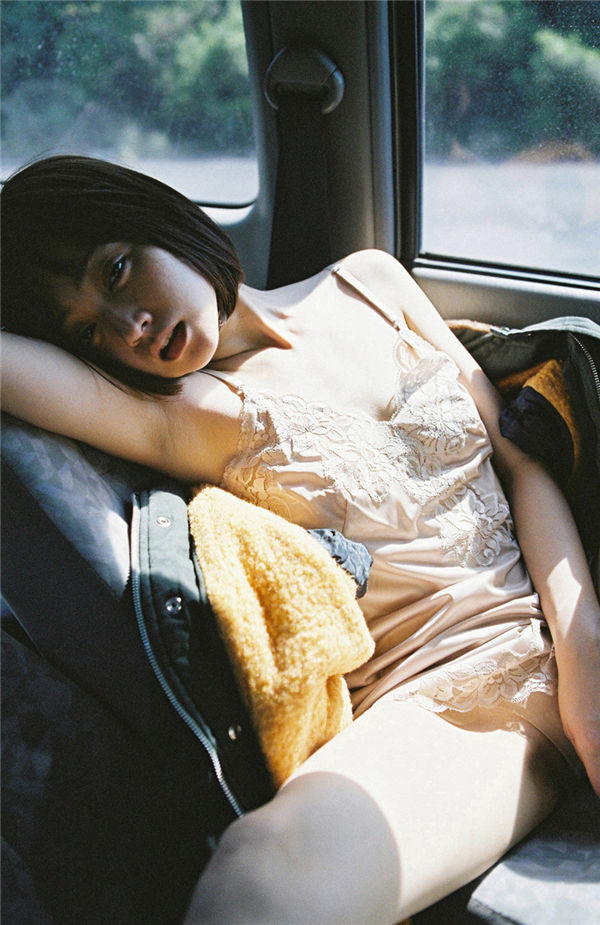 安达佑实写真集《[WPB-net] No.161 Yumi Adachi 安達祐実「Chapter」》高清全本[160P]