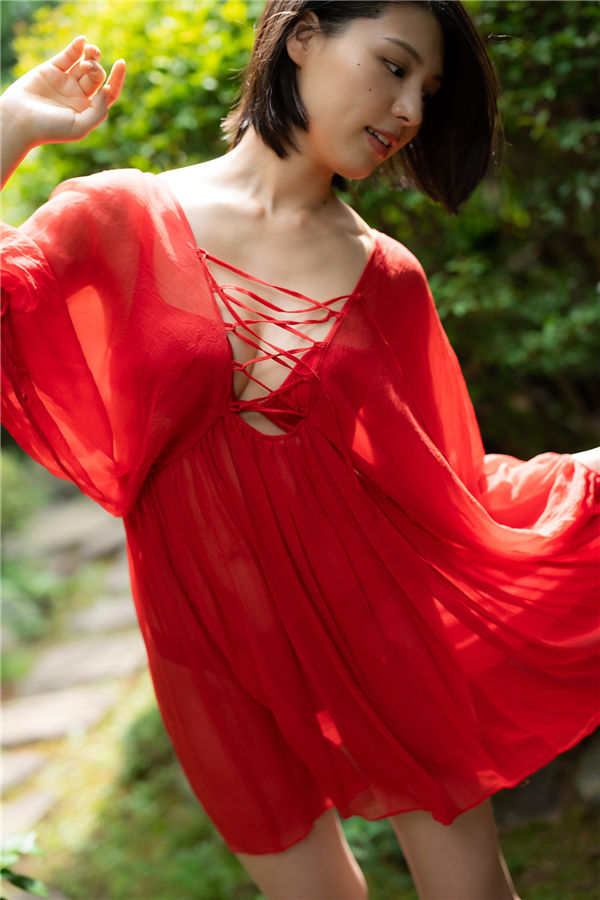 相乐伊织写真集《蜜のあわれ》高清全本[99P]