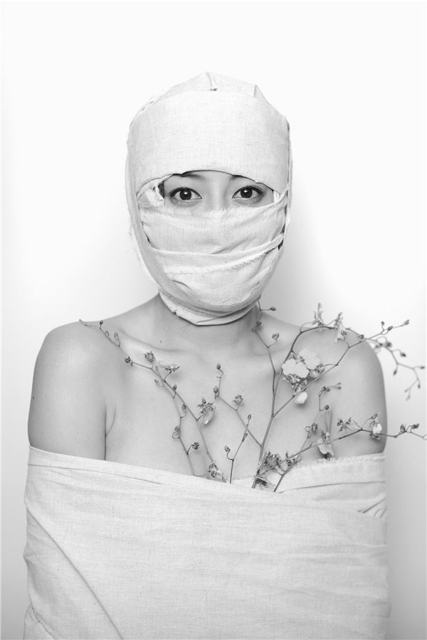 杉本有美写真集《杉本有美×松田忠雄 yumi-mono-chrome》高清全本[73P]