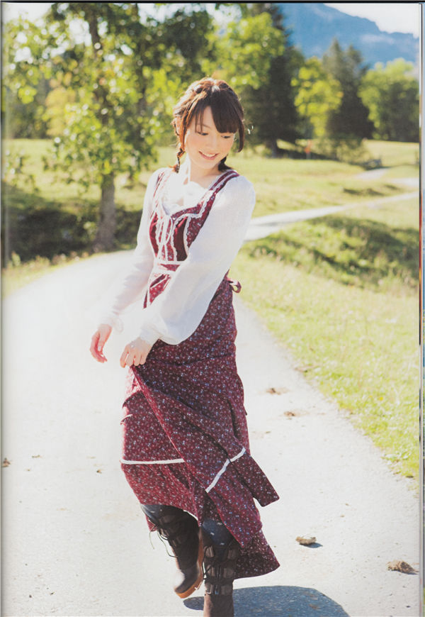 花泽香菜写真集《KANA》高清全本[112P]