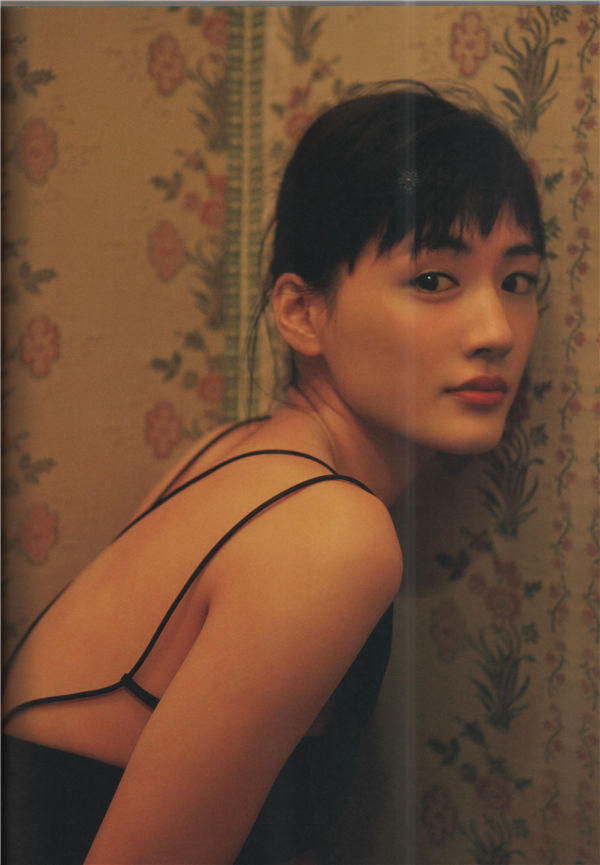 绫濑遥写真集《MOMENTO》高清全本[145P]