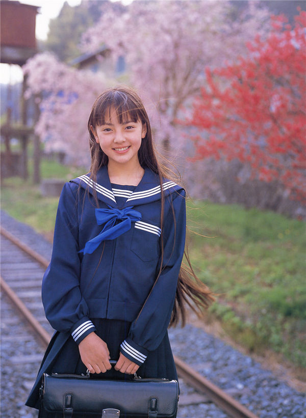 冈本奈月写真集《奈月の四季》高清全本[115P]