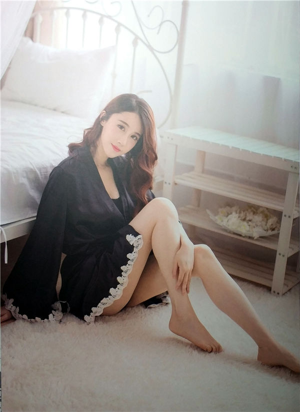 轩子巨2兔写真集《不放假。》扫描版高清[48P]