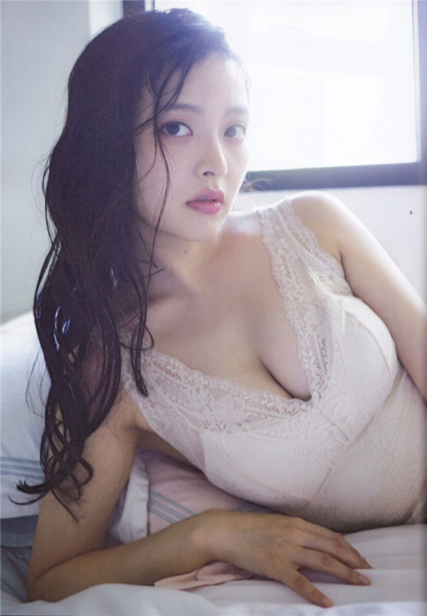 上坂堇写真集《すみれいろ》高清全本[66P]