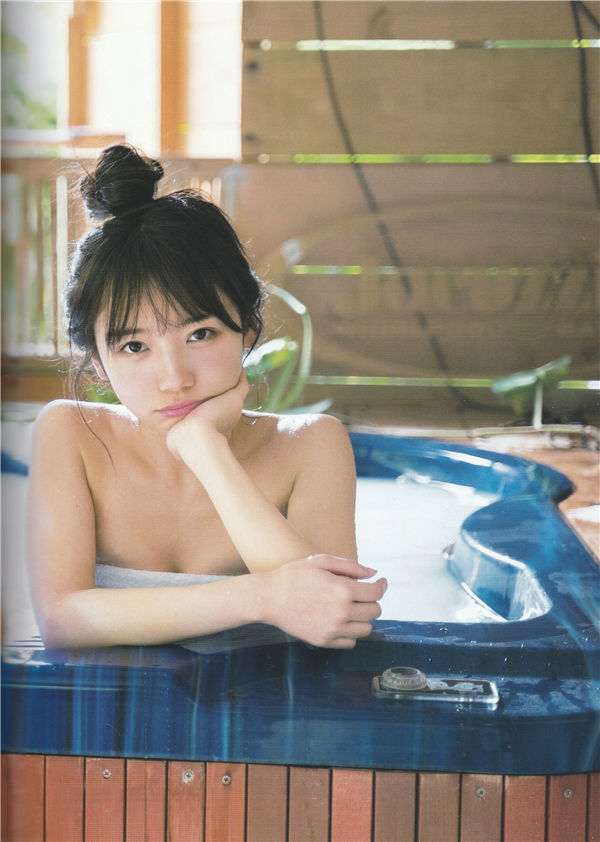 日向坂46写真集《立ち漕ぎ》高清全本[208P]